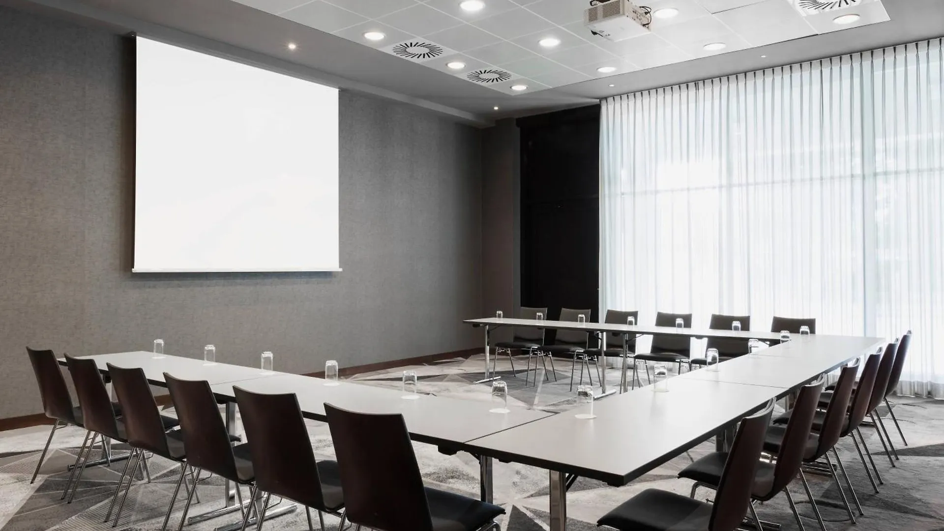 Courtyard By Marriott Munich City East Hotel