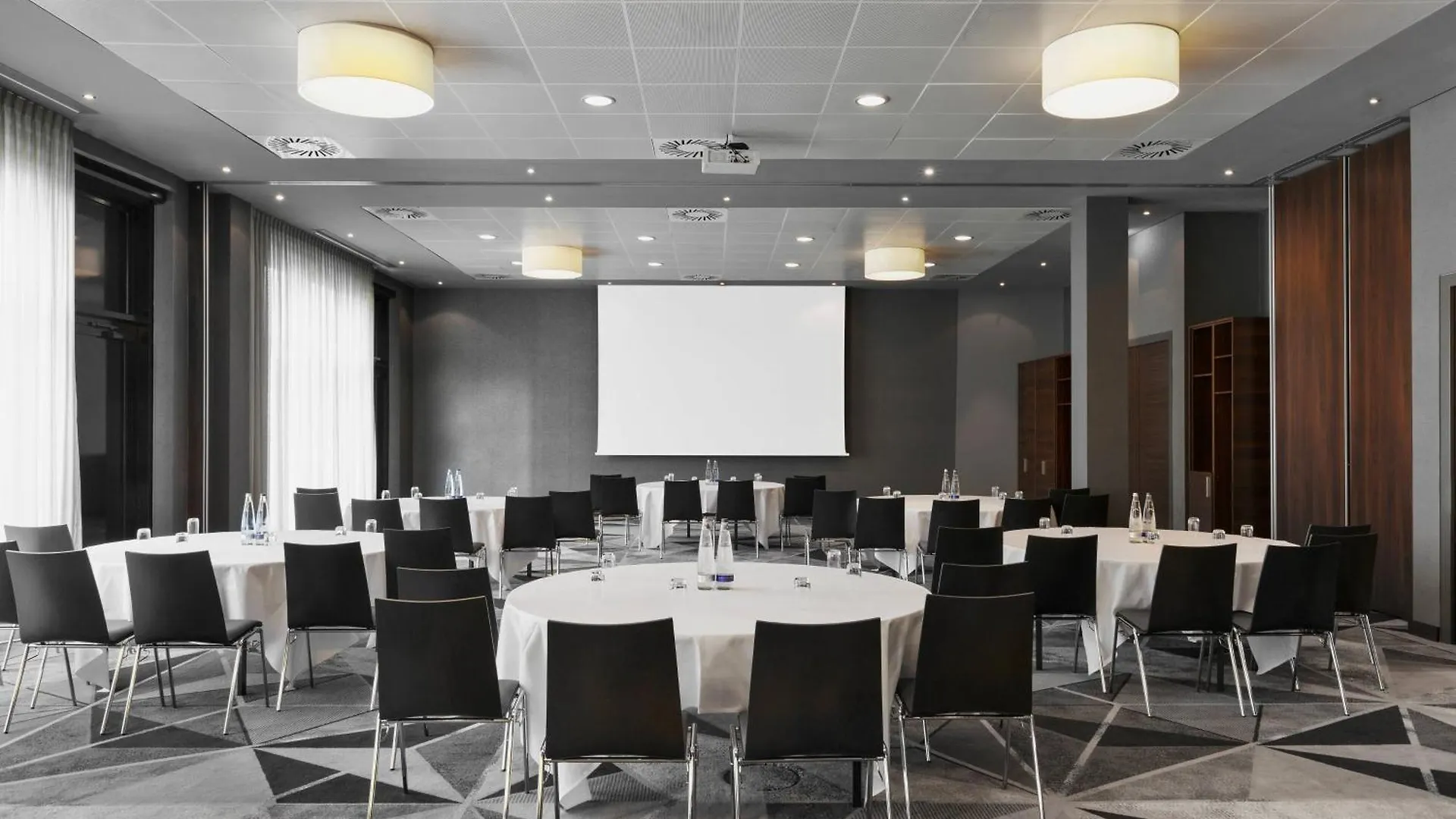 Courtyard By Marriott Munich City East Hotel
